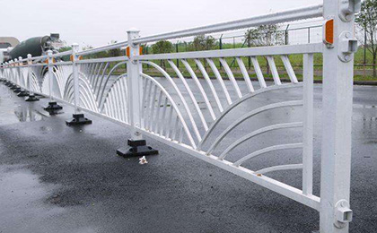 锌钢道路隔离护栏